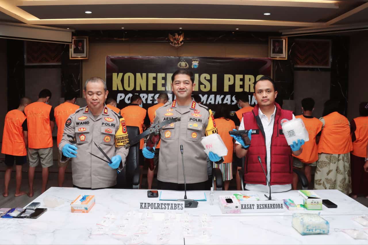 Polrestabes Makassar Gerebek Kampung Borta, 15 Tersangka Narkoba Diamankan