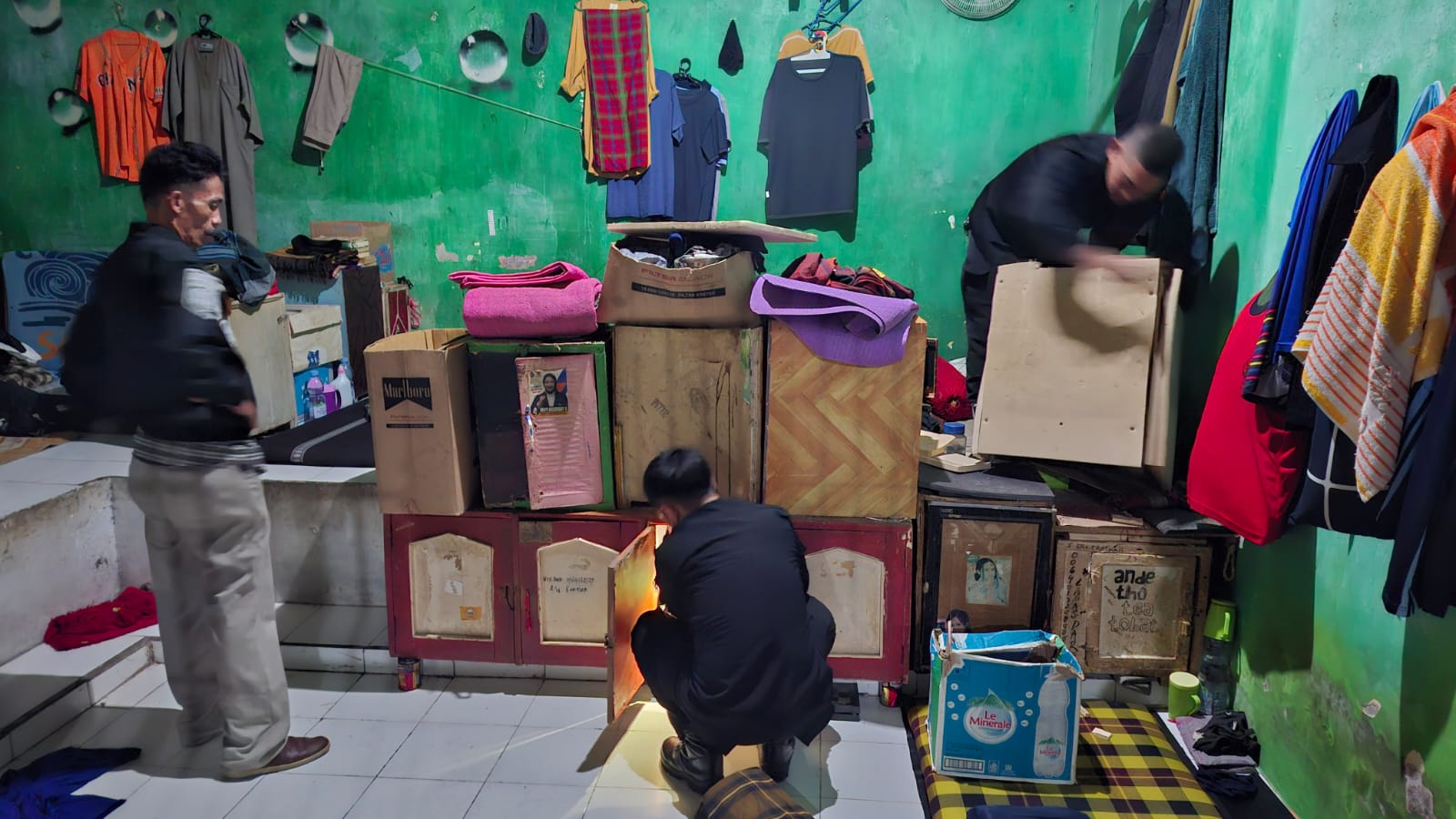 Cegah Pengendalian Dan Peredaran Narkoba, Lapas IIA Parepare Kembali Gelar Razia Dan Penggeledahan Blok Hunian Warga Binaan.