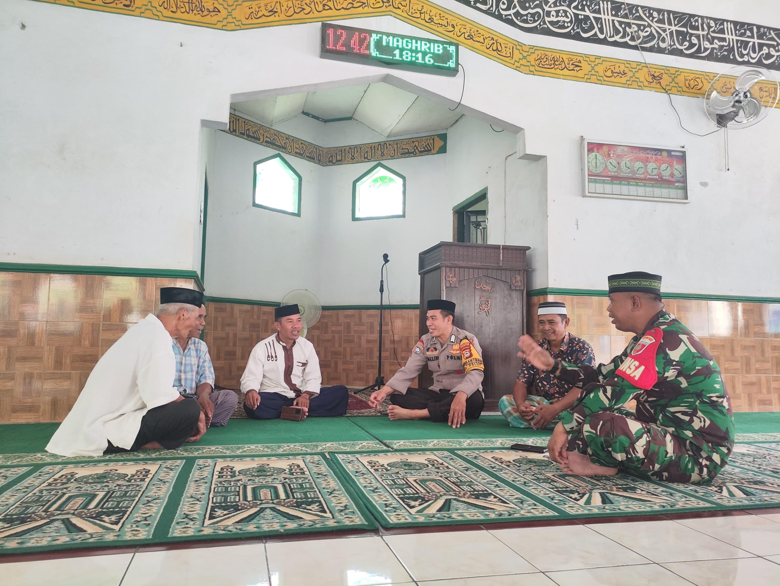 Bhabinkamtibmas Desa Timbuseng Sosialisasikan Pencegahan Premanisme Berkedok Ormas