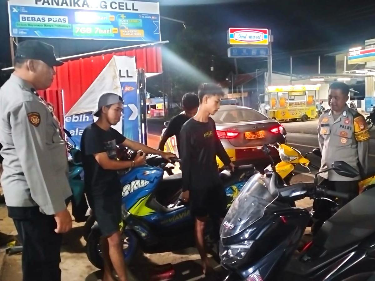 Personil Sat Samapta Polsek Polsel Gelar Patroli Malam Bluelight Guna Ciptakan Kamtibmas Kondusif