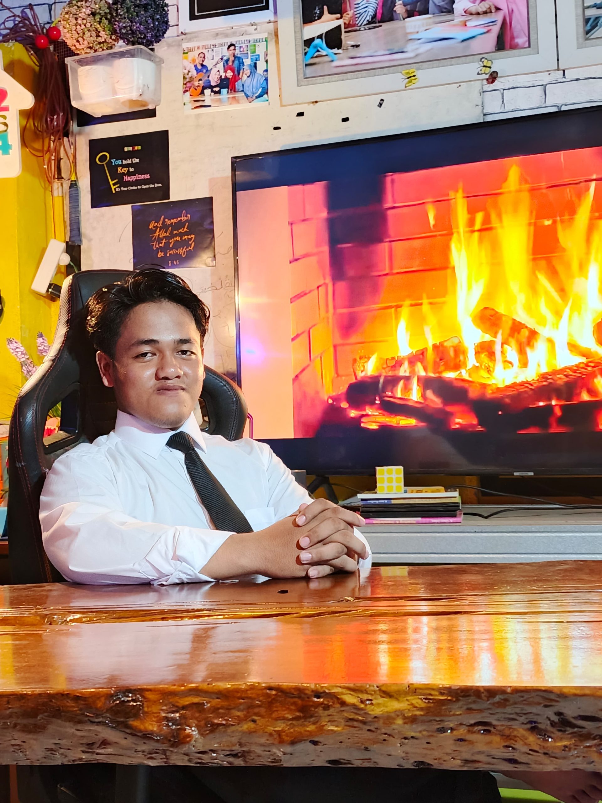 Pantaskah? Oknum Polisi Positif Narkoba Dihukum Sholat Berjamaah