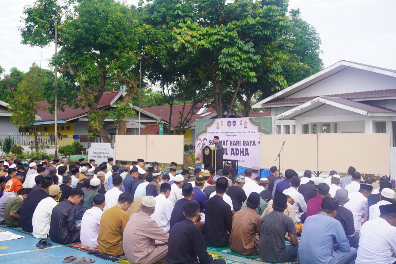 “Suara Takbir di Balik Jeruji: Warga Binaan Lapas Maros Khusyuk Jalankan Shalat Iduladha”