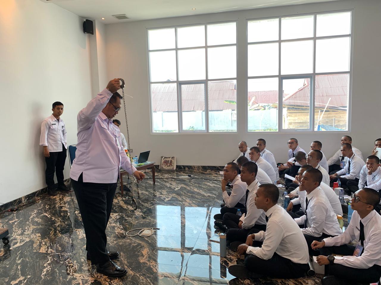 Orientasi CPNS 2024: Karutan Pangkajene Bekali CPNS Keterampilan Penggunaan Alat Pengaman pada Lapas/Rutan