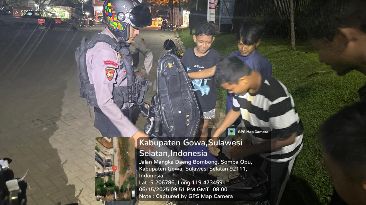 Ciptakan Situasi Aman, Unit Turjawali Perintis Presisi Samapta Polres Gowa Gelar Patroli Dialogis dan Blue Light