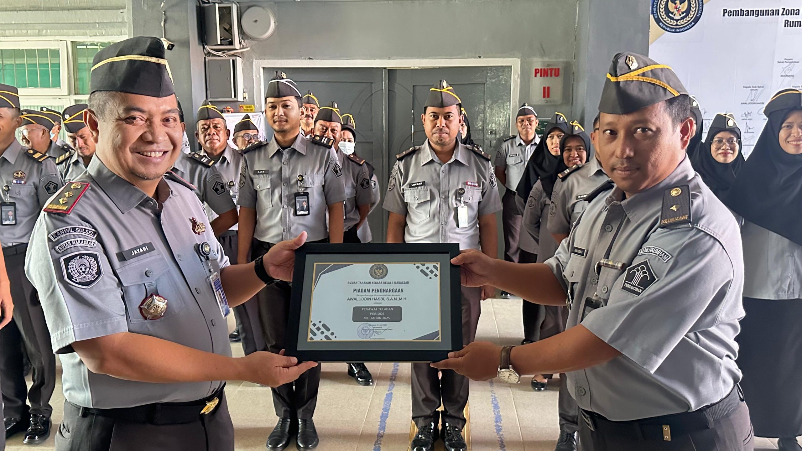 Inspirasi Untuk Kinerja Lebih Baik, Rutan Makassar Berikan Penghargaan Pegawai Teladan Bulan Mei