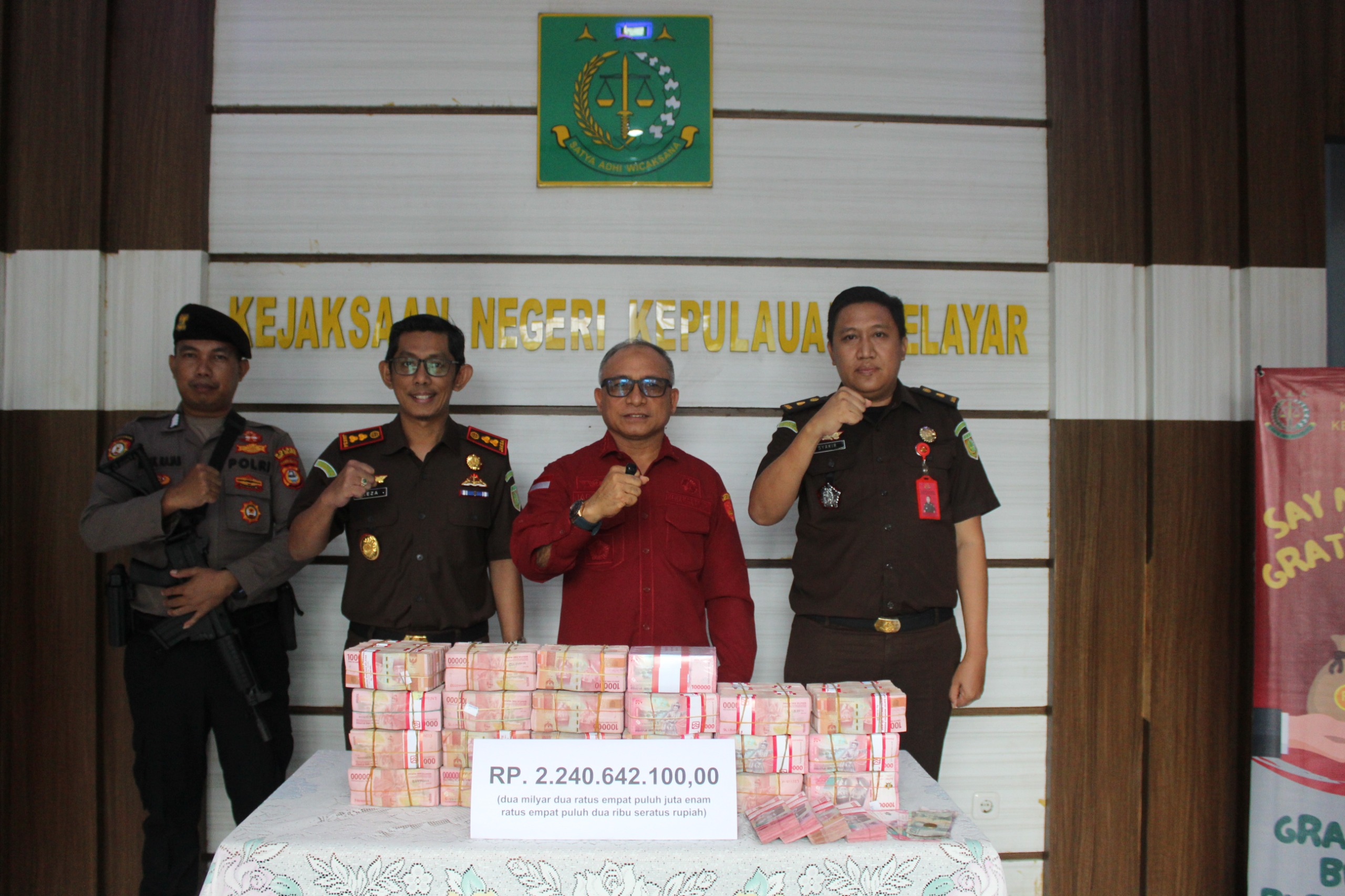 Aspidus Kejati Sulsel Jabal Nur Pimpin Press Release Pengembalian Kerugian Negara di Kasus Korupsi Ruas Jalan Bonerate-Sambali Kepulauan Selayar Rp.2,24 Miliar