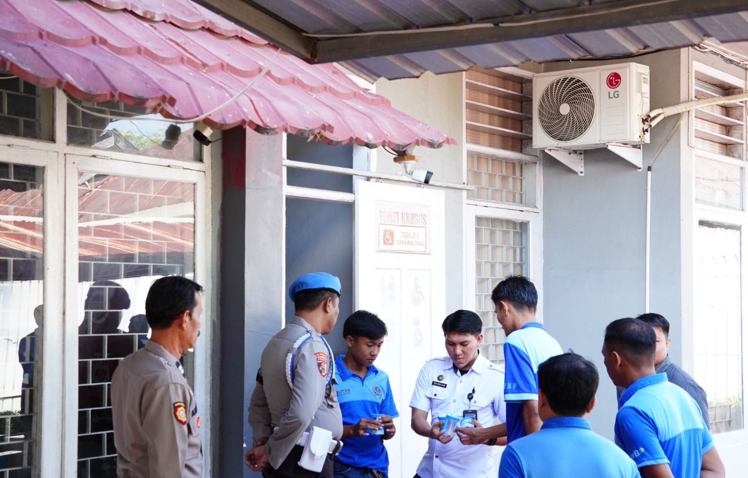 Libatkan Polsek & Puskesmas Bungoro, Rutan Pangkep Tes Urine Petugas & Warga Binaan Pastikan Bersih dari Narkoba