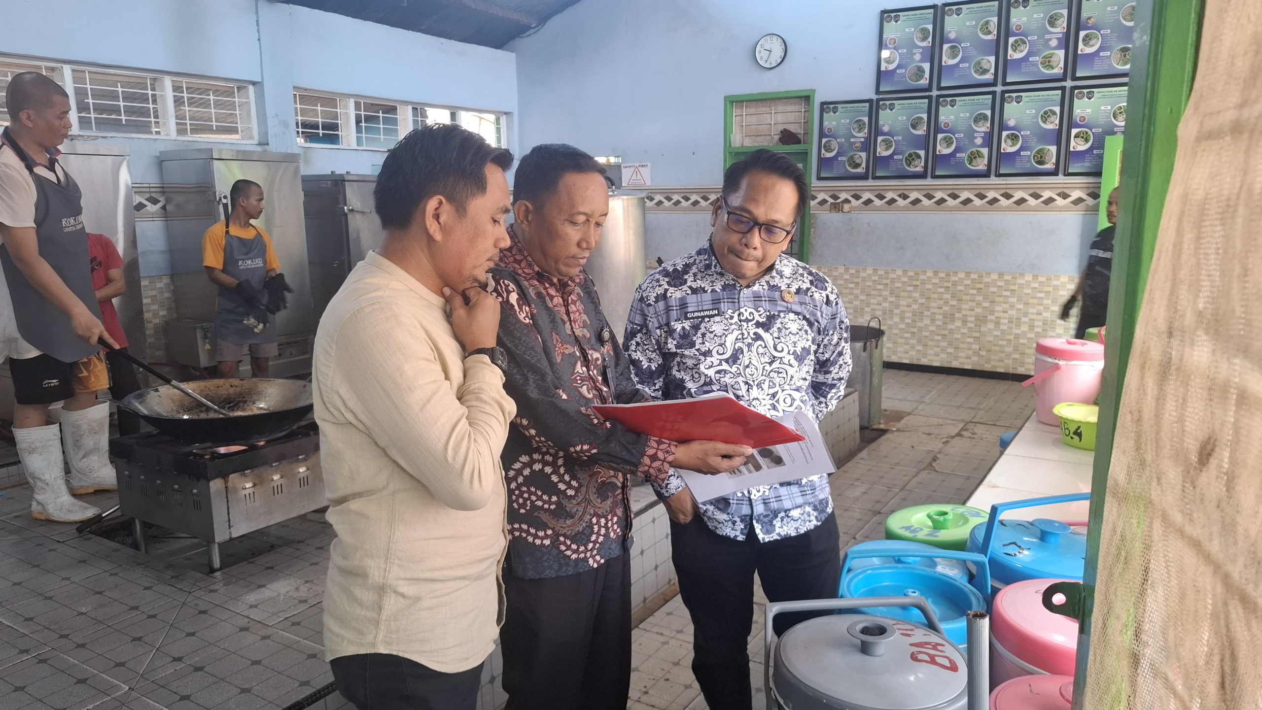 Kalapas Narkotika Sungguminasa Tinjau Langsung Dapur, Pastikan Makanan WBP Aman dan Layak Konsumsi