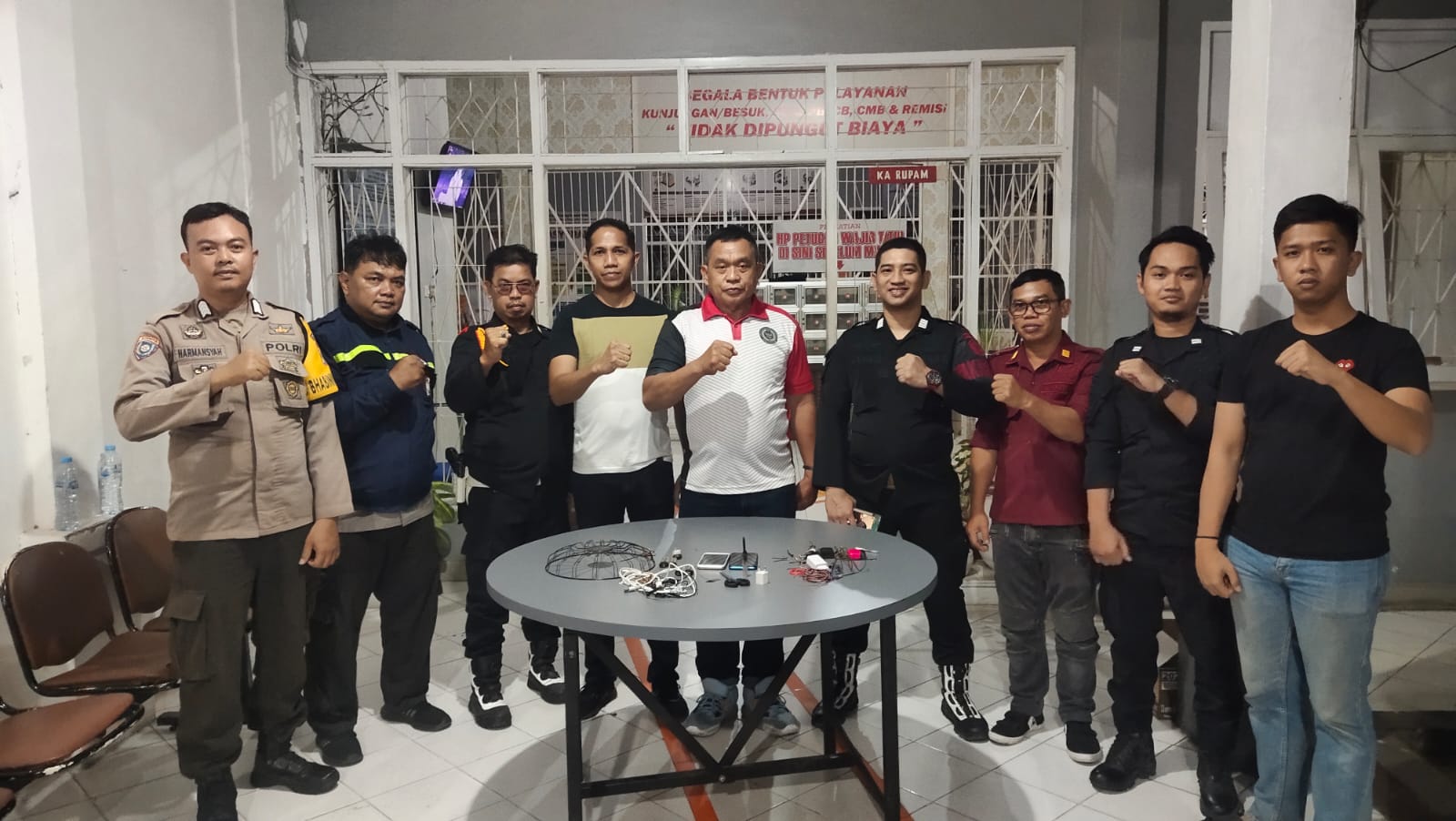 Razia Malam di Lapas Parepare Sita 2 Handphone dan Senjata Tajam Modifikasi