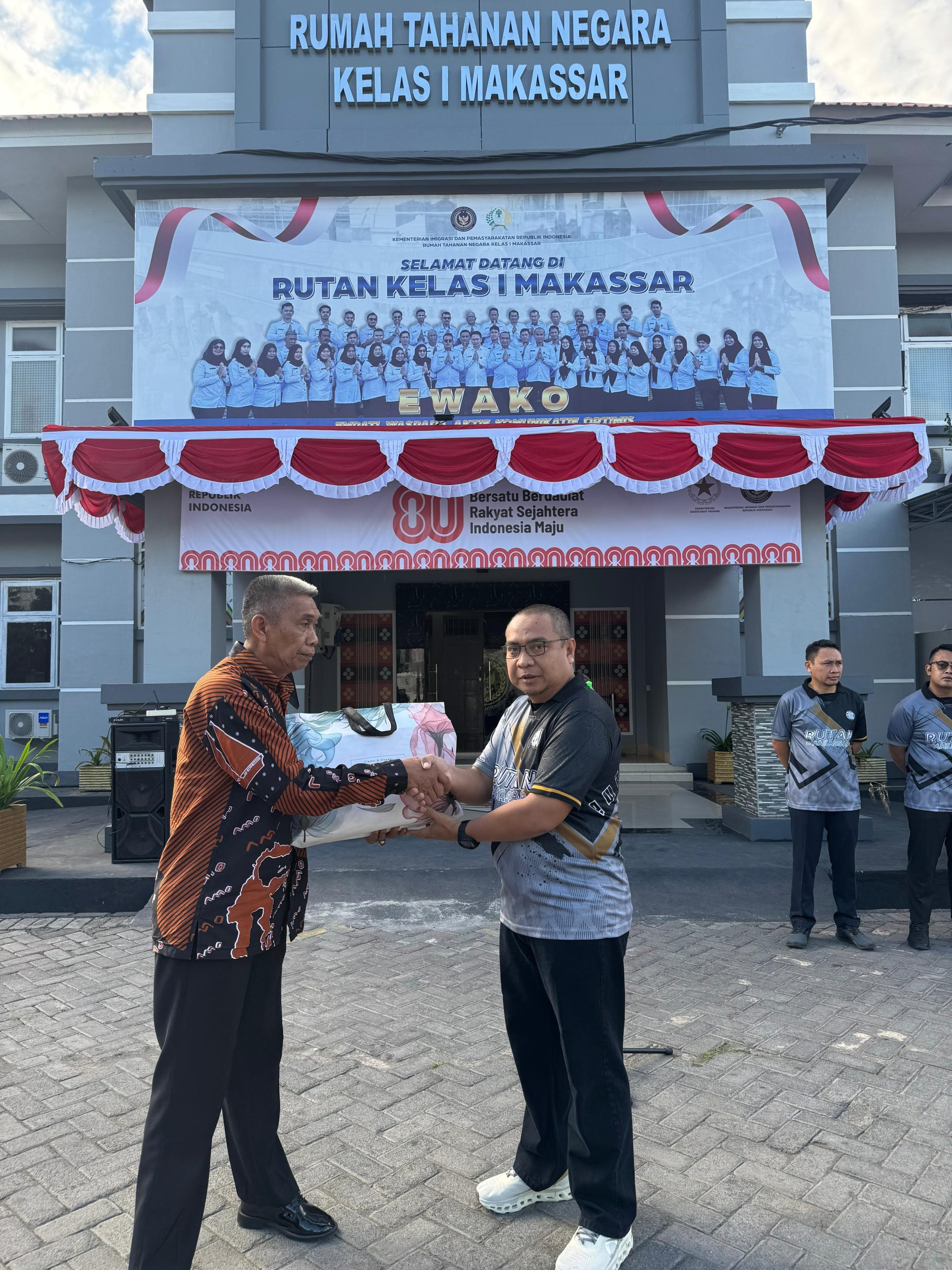 Kepala rutan kelas 1 Makassar pimpin langsung apel pagi dan di rangkaian purna bakti oleh pegawai rutan