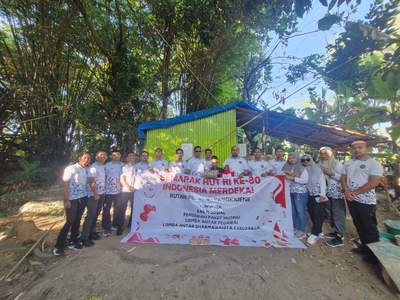 Rutan Pangkep Salurkan Bansos untuk Warga Sekitar Dalam Semarak HUT ke-80 RI