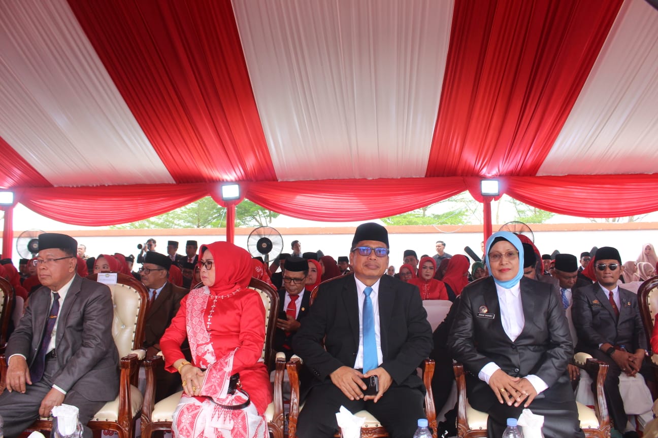 Remisi Jadi Kado Kemerdekaan, Jeruji Tak Halangi Harapan untuk Merdeka : Bupati Serahkan Remisi kepada WBP Lapas Narkotika Sungguminasa