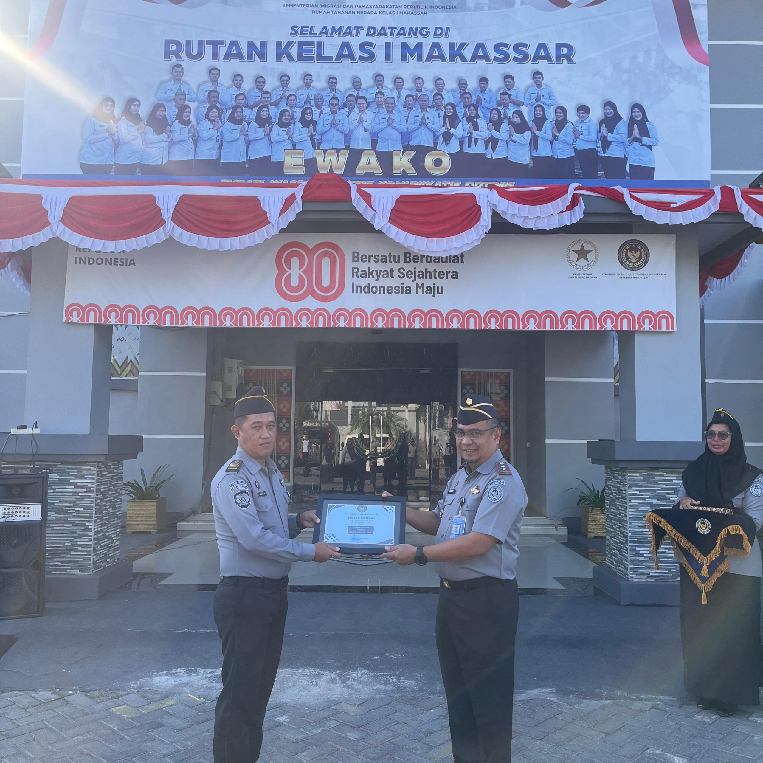 Karutan Makassar memberi Penghargaan Pegawai Teladan Agustus 2025