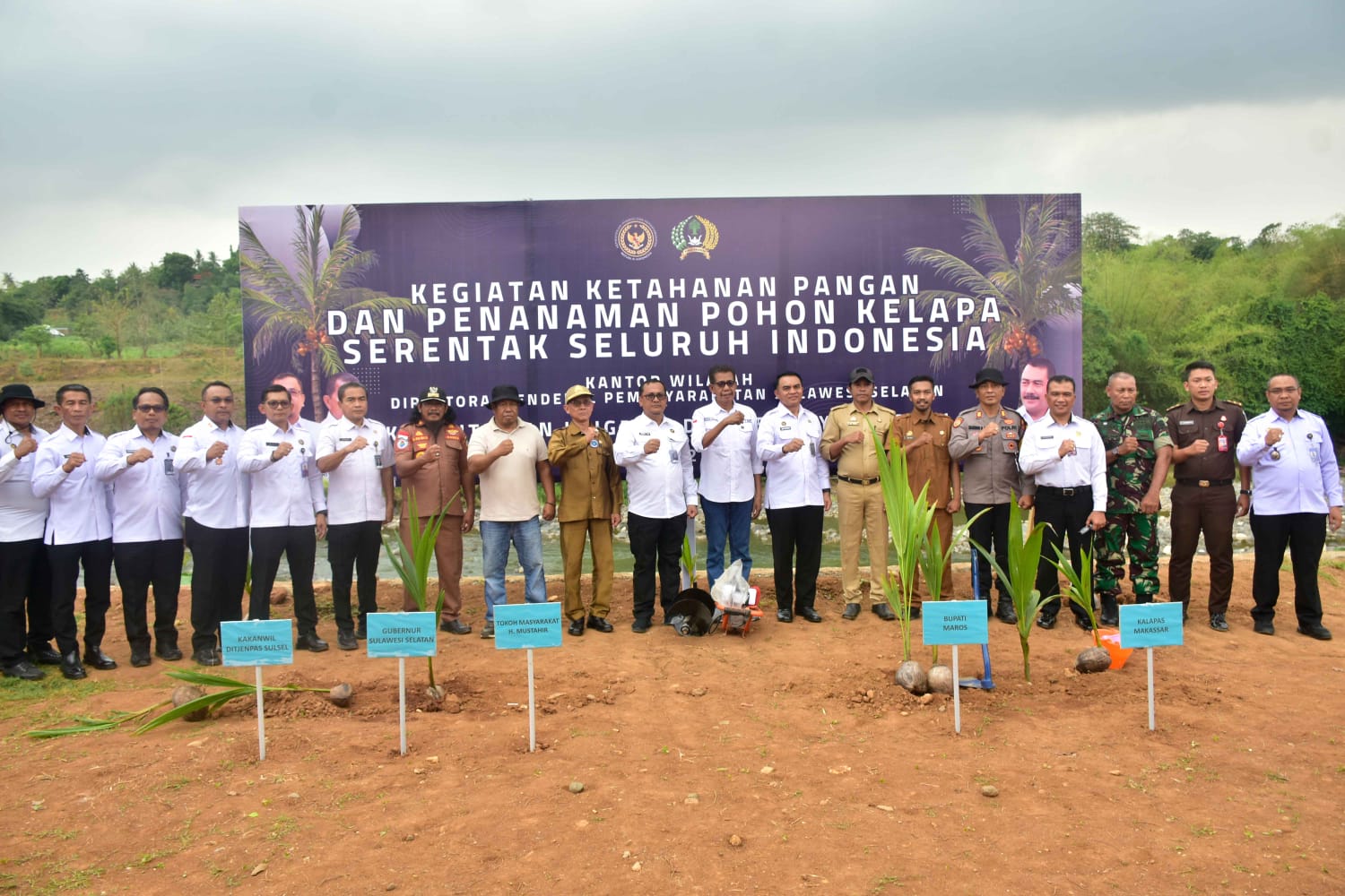 Lapas Narkotika Sungguminasa Ikut Sukseskan Penanaman Pohon Kelapa Serentak di Seluruh Indonesia