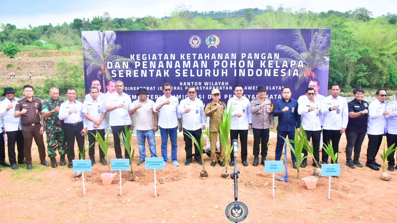 Lapas Maros Ikuti Penanaman Pohon Kelapa Serentak, Dukung Program Ketahanan Pangan Nasional