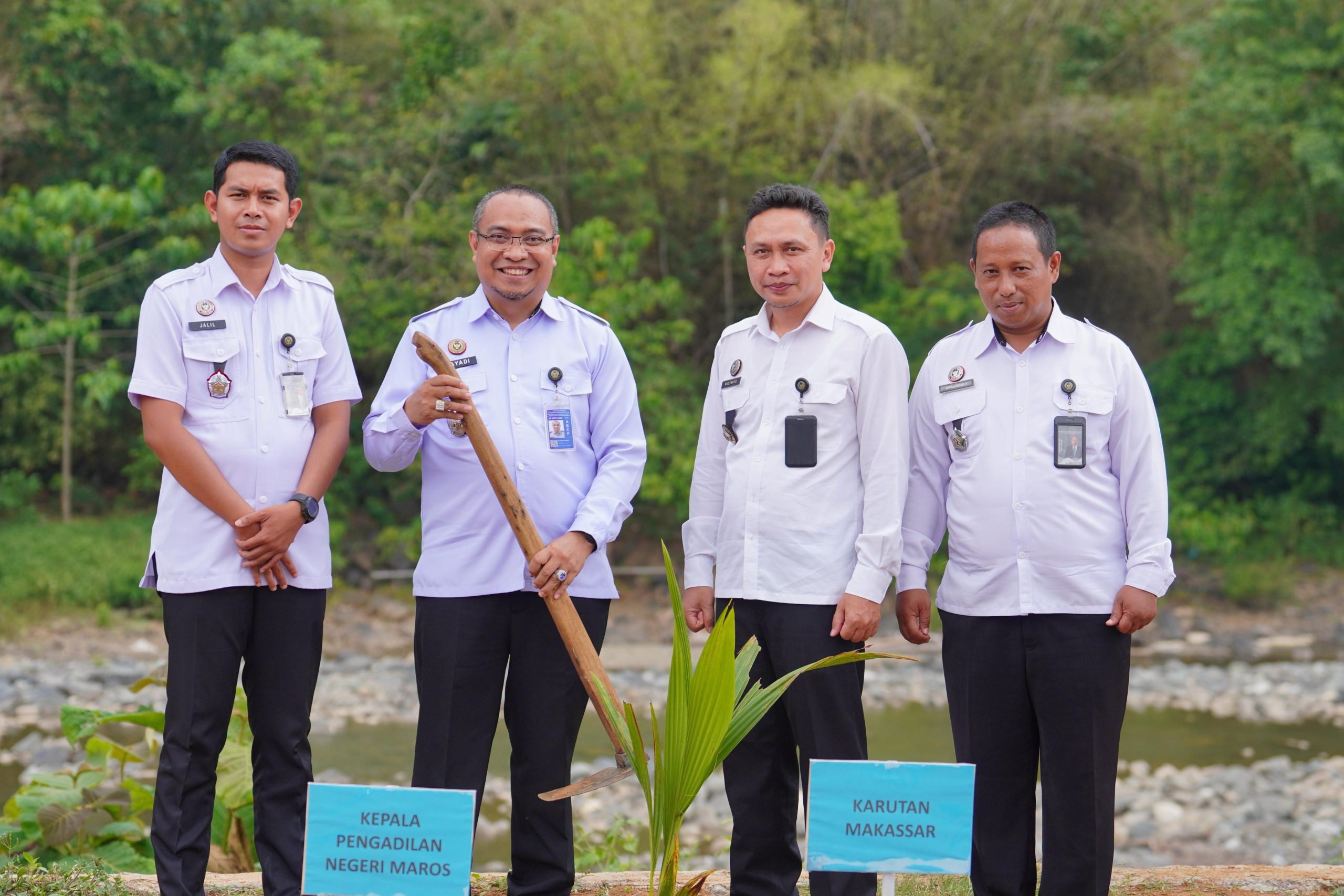 Bersama Menanam, Bersama Menguatkan Rutan Makassar ikut serta dalam penanaman bibit pohon kelapa
