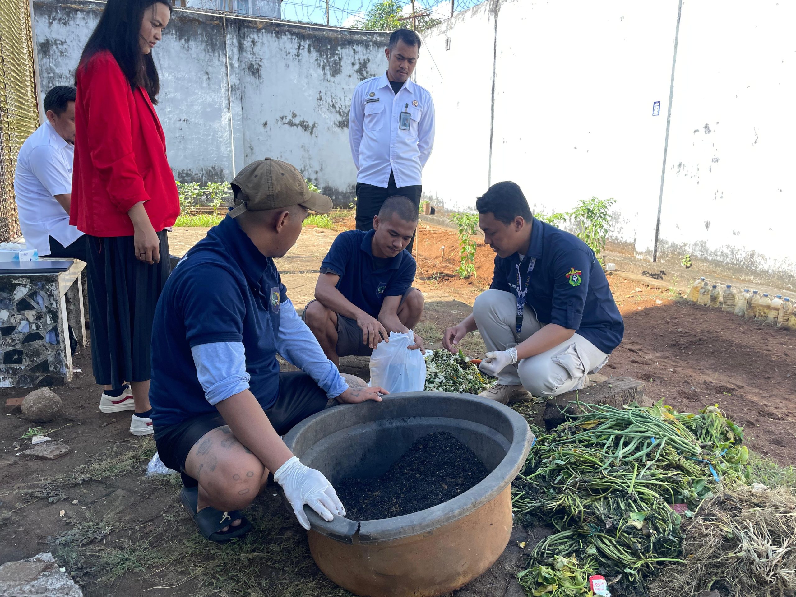 Olah Limbah Dapur Jadi Pupuk Fermentasi, WBP Lapas Narkotika Sungguminasa Manfaatkan Sisa Makanan