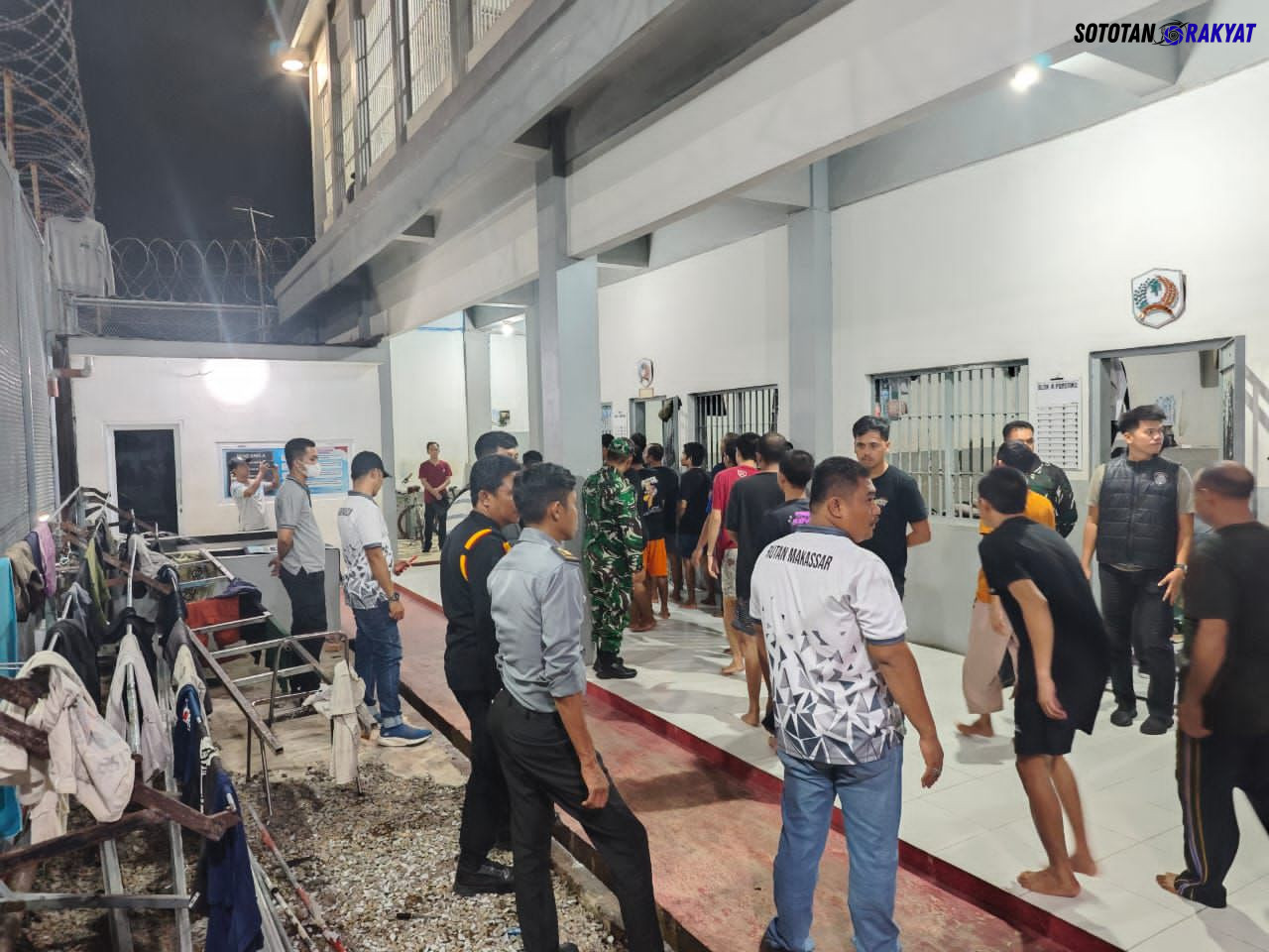 RUTAN MAKASSAR GELAR RAZIA INSIDENTIL SERENTAK BERSAMA TNI/POLRI, PASTIKAN LINGKUNGAN PEMBINAAN BEBAS HALINAR