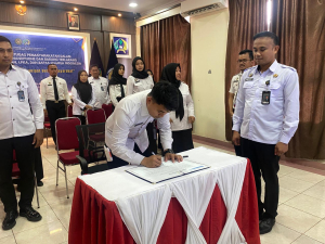 Tegaskan Komitmen Bersih dari Narkoba dan Handphone, Rutan Pinrang Ikuti Penandatanganan Komitmen Bersama