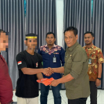 Hunian Tertib dan Teratur: Kepala Rutan Masamba Beri Arahan dan Bagikan Pakaian Khusus Warga Binaan