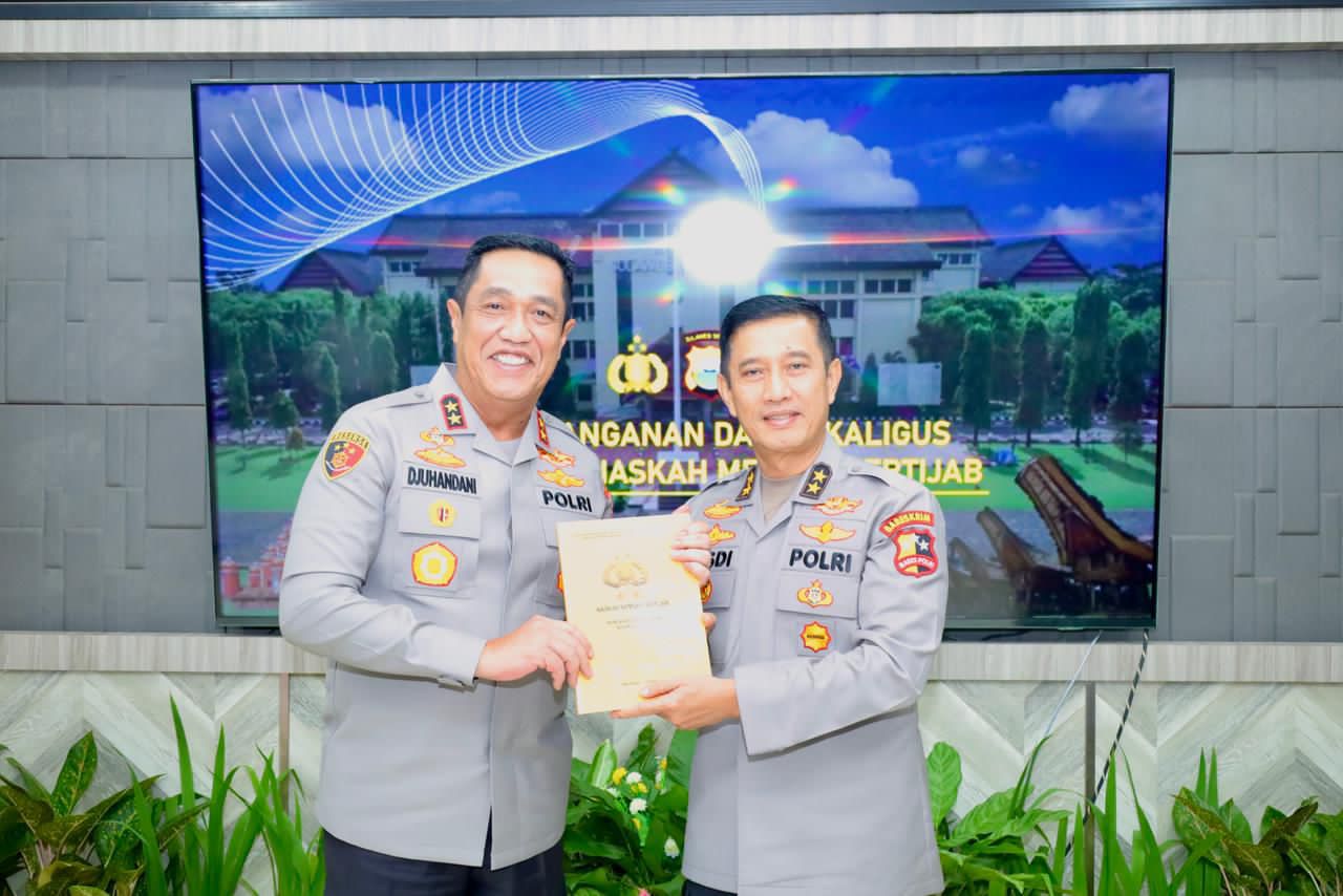 Polda Sulsel Gelar Tradisi Penyambutan Kapolda Baru dan Pelepasan Irjen Pol. Drs. Rusdi Hartono di Mako Polda Sulsel