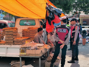 Patroli Presisi Sat Samapta Polres Takalar Ajak Warga Pasar Sentral Bersama Jaga Kamtibmas