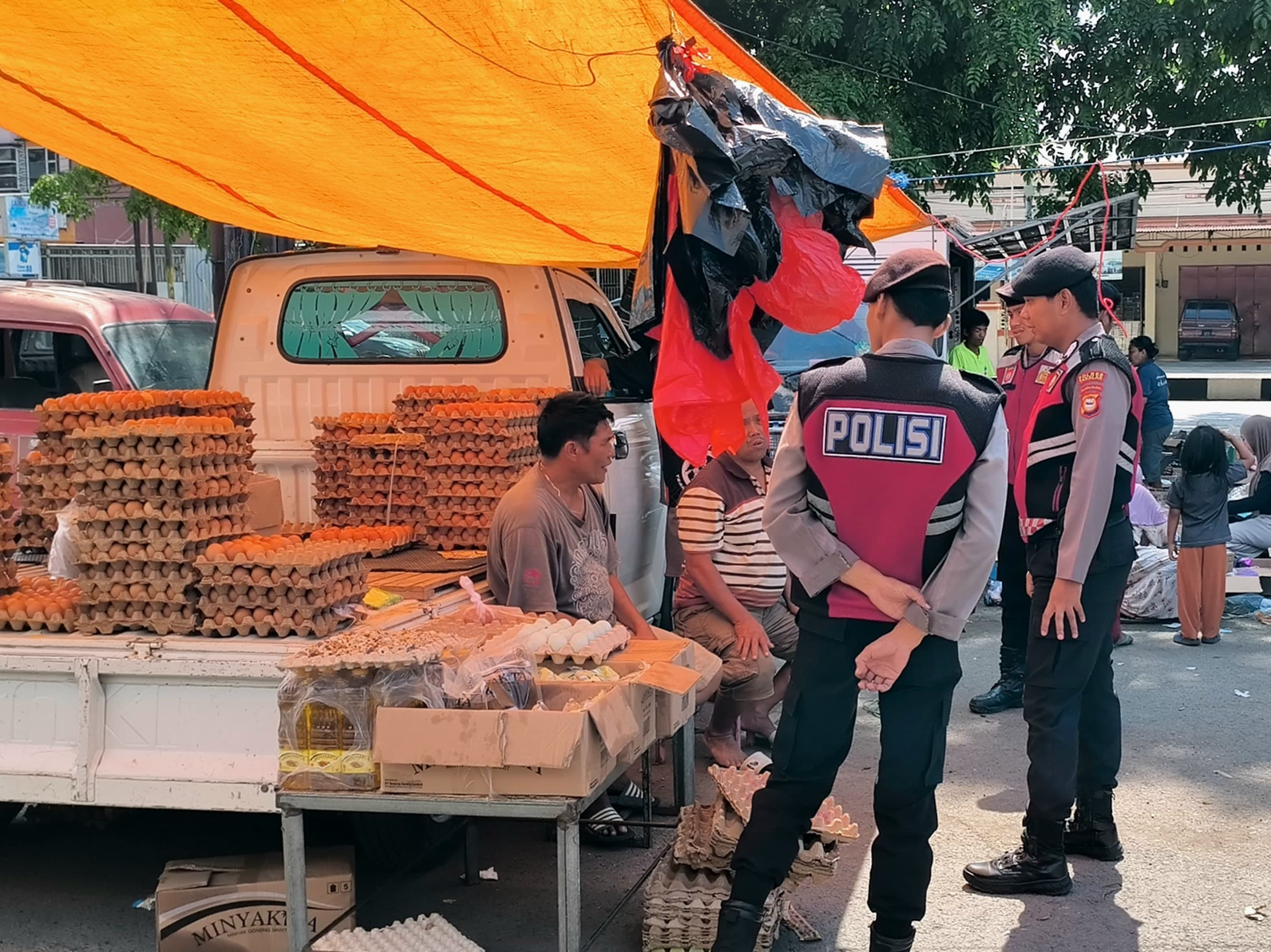 Patroli Presisi Sat Samapta Polres Takalar Ajak Warga Pasar Sentral Bersama Jaga Kamtibmas