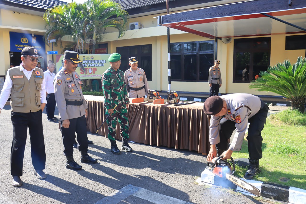 Polres Takalar Gelar Apel Kesiapsiagaan Tanggap Darurat Bencana Hidrometeorologi 2025