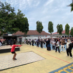 Senam Rutin Dorong Kebugaran Warga Binaan, Petugas dan Peserta Magang Kemnaker di Rutan Pangkep