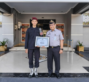 Rutan Makassar Gelar Apel Pagi Dirangkaikan Dengan Pemberian Pengarahan Pegawai Teladan Periode Oktober