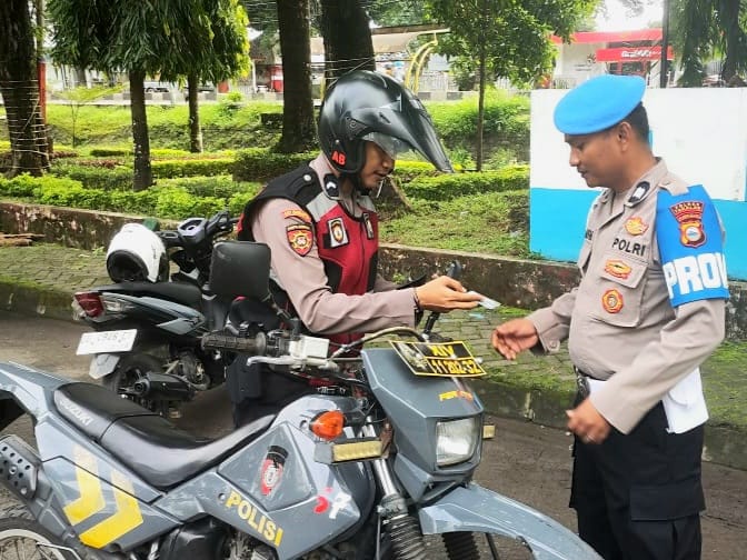 Tegakkan Disiplin, Seksi Propam Periksa Kelengkapan Anggota Polres Takalar