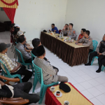 Kapolres Gowa Diterima Masyarakat Tompobulu Saat Amankan Lokasi, Berikan Edukasi Percayakan Proses Hukum Tanpa Main Hakim Sendiri