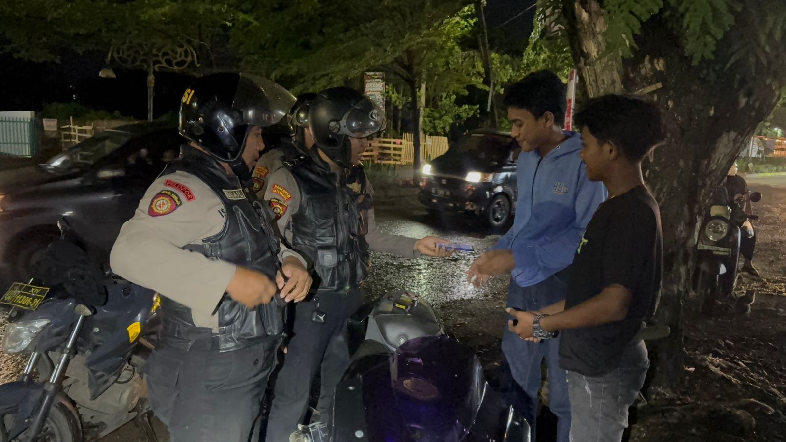 Ciptakan Malam yang Lebih Tenang, Turjawali Polres Gowa Lakukan Patroli Dialogis Humanis