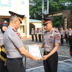 Kapolres Takalar Beri Penghargaan: Apresiasi untuk Personel Berprestasi yang Menginspirasi