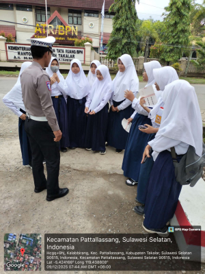 Personil Sat Lantas Polres Takalar Gencarkan Sosialisasi UU Lalu Lintas di Sekolah dan Ruang Publik