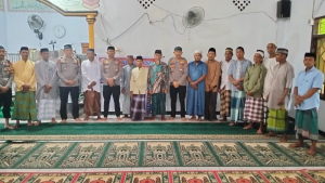 Jalin Kedekatan dengan Warga, Sat Binmas Gelar Jum’at Curhat di Desa Moncongkomba