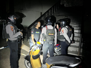 Polisi Bubarkan Kerumunan Demi Kamtibmas Dengan Patroli Humanis Ditengah Malam
