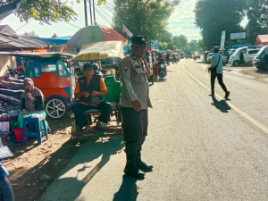 Bhabinkamtibmas Lengkese Laksanakan PAM dan Commander Wish di Pasar Tradisional Modern