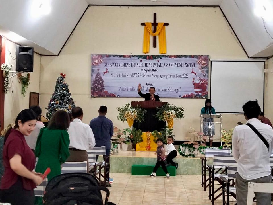 Kapolsek Polsel Pimpin Pengamanan Misa Natal di Gereja Oikumene Imanuel Yonif 726/TML