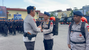 Kapolda Sulsel Pimpin Apel Pemberangkatan 100 Personel Satbrimob BKO ke Aceh untuk Tugas Kemanusiaan