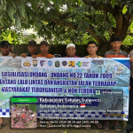 Unit Kamsel Sat Lantas Polres Takalar Laksanakan Pengaturan dan Sosialisasi Tertib Lalu Lintas di Pasar Palleko