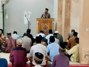 Jumat Berkah Polres Takalar Salurkan Makanan Bergizi untuk Anak Stunting dan Ibu Hamil di Mappakasunggu