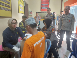 Biddokkes Polda Sulsel Gelar Pemeriksaan Kesehatan bagi Tahanan di Ruang Sattahti Polres Gowa