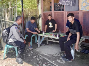 Bhabinkamtibmas Sombalabella Aktif Sambangi Warga, Tekankan Keselamatan Berlalu Lintas