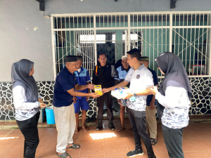 Pemenuhan Gizi Tambahan, Rutan Pangkep Bagikan Susu Bagi WBP Lansia