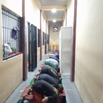 Jeruji Tak Membatasi Iman: Tahanan Polres Gowa Khusyuk Menunaikan Shalat Dzuhur Berjamaah