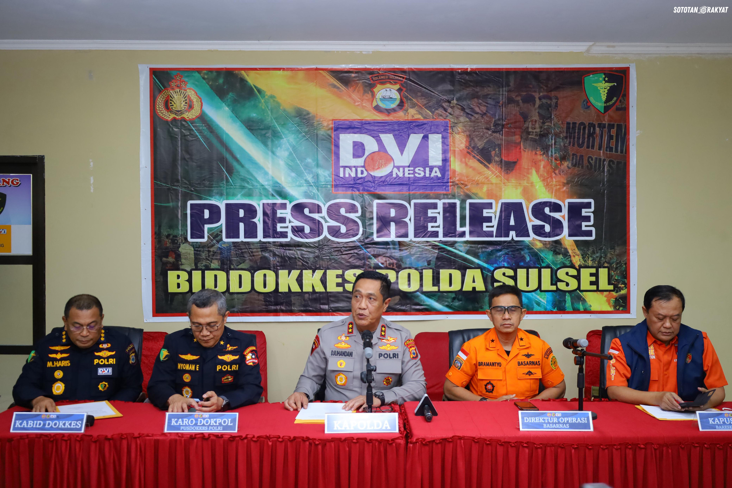 Biddokkes Polda Sulsel Gelar Konferensi Pers Hasil Identifikasi Korban Kecelakaan Pesawat ATR 42-500, 1 Korban Teridentifikasi