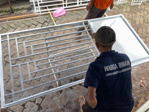 Pagar Besi Pesanan Masyarakat Dikerjakan WBP Lapas Narkotika Sungguminasa, Bukti Keberhasilan Pembinaan