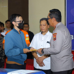 Biddokkes Polda Sulsel Serahkan 7 Jenazah Korban Pesawat ATR 42-500 kepada Keluarga