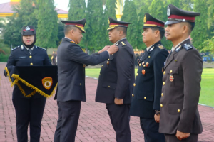 Wakapolda Sulsel Pimpin Upacara Penganugerahan Satyalancana Pengabdian Personel Polda Sulsel